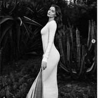 Selain sibuk mengurus lini skincare Kora, Miranda Kerr juga masih aktif menjadi model. Dia kerap berpose untuk majalah mulai dari Vogue, Marie Claire, Bazaar dan Elle. Dia juga didapuk menjadi model Louis Vuitton, Eterne, LUISAVIAROMA, Revolve dan masih banyak lagi. Foto: Instagram