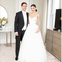 Menikah dengan pria yang dijuluki Forbes sebagai miliuner termuda, Miranda Kerr hidup bergelimang kekayaan. Dia sendiri juga sukses dengan karier modellingnya. Kerr dan Spiegel hidup berpindah-pindah antara Los Angeles dan Australia. Mereka memiliki rumah seluas 1,6 hektar di Holmby Hills, Los Angeles. Sedangkan di Australia, keduanya baru saja membeli perkebunan anggur seluas 87 hektar di Hunter Valley, New South Wales yang di sana juga dibangun rumah untuk membuat anak-anak mereka merasakan hidup di ‘desa.’ Foto: Instagram