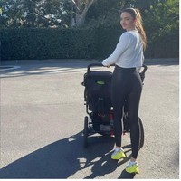 Sibuk mengurus bisnis dan tetap menjalani pekerjaan sebagai model, Miranda Kerr menjalani perannya sebagai ibu dari tiga anak laki-laki. Dua anaknya saat ini masih berusia balita. Sedangkan anak pertamanya sudah berusia 11 tahun. Foto: Instagram