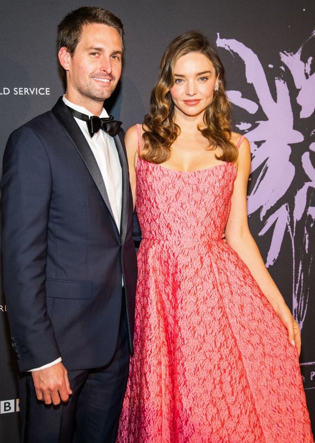 Sesibuk apapun dirinya kini, Miranda Kerr mengatakan keluarga selalu jadi yang pertama untuknya. “Keluargaku adalah prioritas pertamaku. Baru kemudian pekerjaan, perusahaanku, yang seperti bayiku juga, lalu teman-temanku, tapi tidak akan selamanya begitu,” katanya. Foto: Getty Images