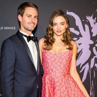 Sesibuk apapun dirinya kini, Miranda Kerr mengatakan keluarga selalu jadi yang pertama untuknya. “Keluargaku adalah prioritas pertamaku. Baru kemudian pekerjaan, perusahaanku, yang seperti bayiku juga, lalu teman-temanku, tapi tidak akan selamanya begitu,” katanya. Foto: Getty Images