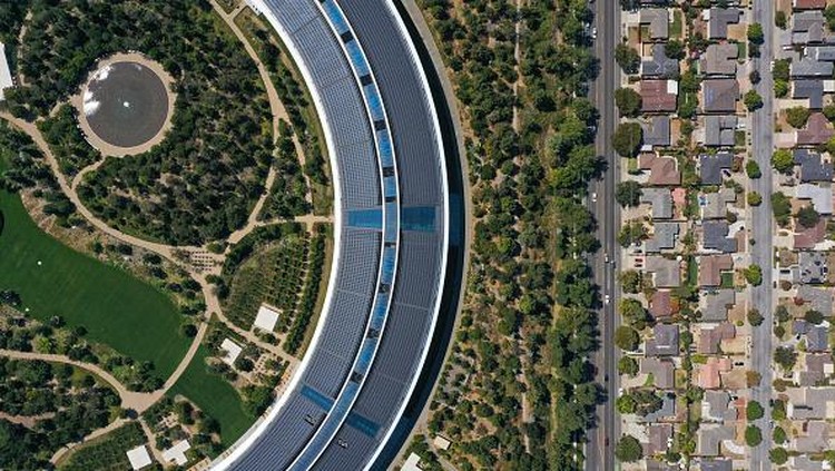 Pandangan Udara Apple Park, Markas Teknologi Paling Megah di Dunia CUPERTINO, CA - SEPTEMBER 7: An aerial view of Apple Park is seen in Cupertino, California, United States on September 7, 2022. (Photo by Tayfun Coskun/Anadolu Agency via Getty Images)