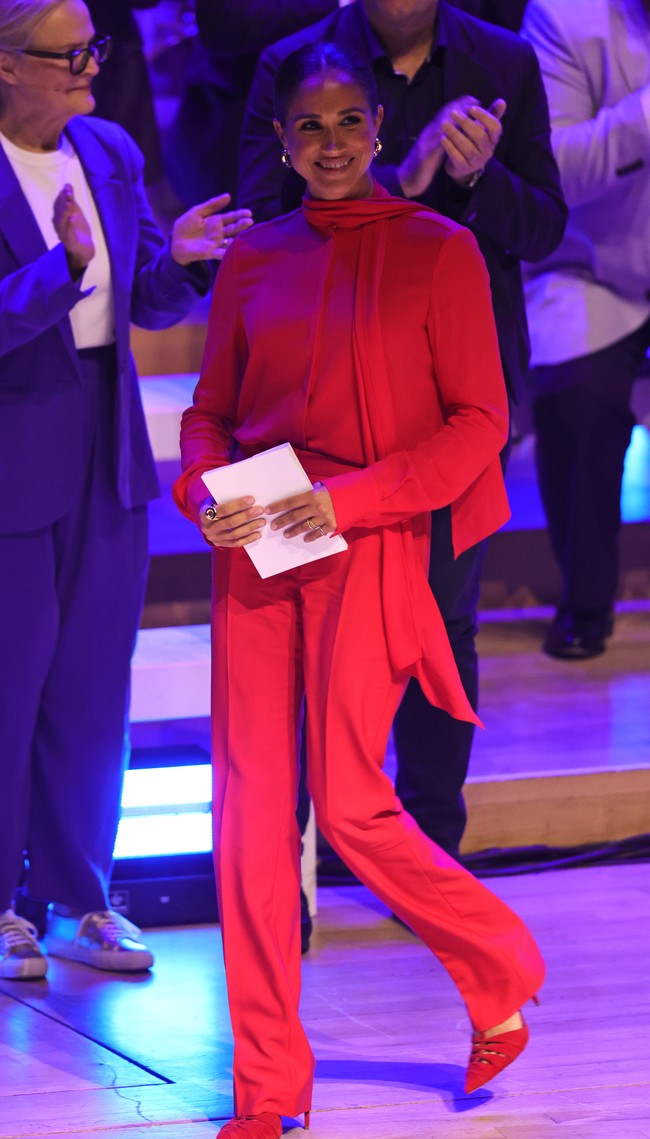 Vogue mengabarkan, pakaian yang menemani penampilan Meghan ini merupakan koleksi dari Another Tomorrow. Berbasis di New York, Another Tomorrow diklaim sebagai jenama yang ramah lingkungan karena menggunakan material bersertifikasi FSC (Forest Stewardship Council). (Foto: Getty Images/Chris Jackson)