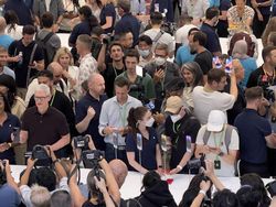 Hebohnya Peluncuran iPhone 14 di Markas Besar Apple