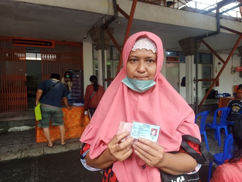 Penerima BLT BBM dan BPNT lainnya, yakni Siti Hotimah (47) ketika ditemui detikBali di kantor PT Pos Indonesia area Bali, Jalan Raya Puputan, Bali pada Kamis (8/9/2022)