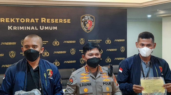 Polisi merilis kasus TNI gadungan pelaku perampasan Rp 300 juta di Jaksel.