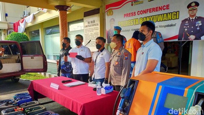 Praktik penimbunan BBM di Banyuwangi dibongkar