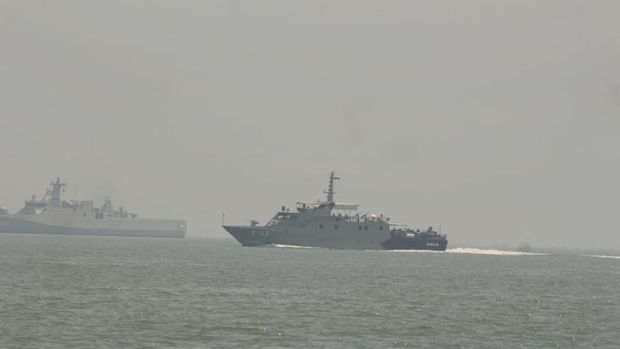 Proses pencarian pesawat latih milik TNI AL Bonanza G-36 jatuh di Perairan Selat Madura