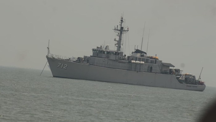 Proses pencarian pesawat latih milik TNI AL Bonanza G-36 jatuh di Perairan Selat Madura