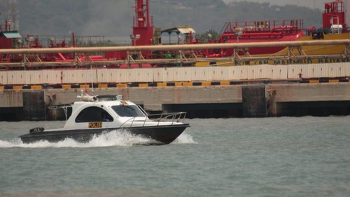 Proses pencarian pesawat latih milik TNI AL Bonanza G-36 jatuh di Perairan Selat Madura