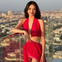 Publik menilai Qin Zewen tak pantas menyandang gelar Miss World China 2022 karena dia bukanlah runner-up pertama maupun runner-up kedua, melainkan hanya finalis. Foto: Dok. Weibo Miss Grand China