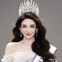 Qin Zewen dinobatkan sebagai Miss World China 2022 setelah juara aslinya, Ruan Yue, dicopot gelarnya karena alasan sikap yang tidak pantas dan tidak profesional. Foto: Dok. Weibo Miss Grand China