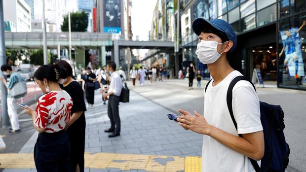 Shoji Morimoto who charges 10,000 yen ($71.30) per booking to accompany clients and simply exist as a companion, poses at Shibuya crossing in Tokyo, Japan August 31, 2022. REUTERS/Kim Kyung-Hoon REFILE - CORRECTING RATE