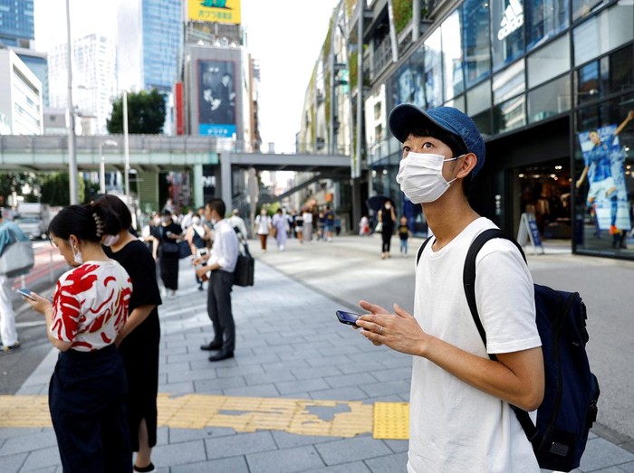 Shoji Morimoto who charges 10,000 yen ($71.30) per booking to accompany clients and simply exist as a companion, poses at Shibuya crossing in Tokyo, Japan August 31, 2022. REUTERS/Kim Kyung-Hoon REFILE - CORRECTING RATE