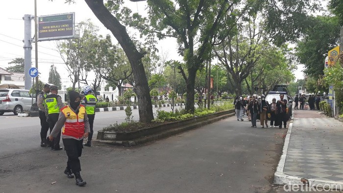 Suasana di depan Gedung DPRD Solo jelang aksi demo tolak kenaikan harga BBM, Kamis (8/9/2022).