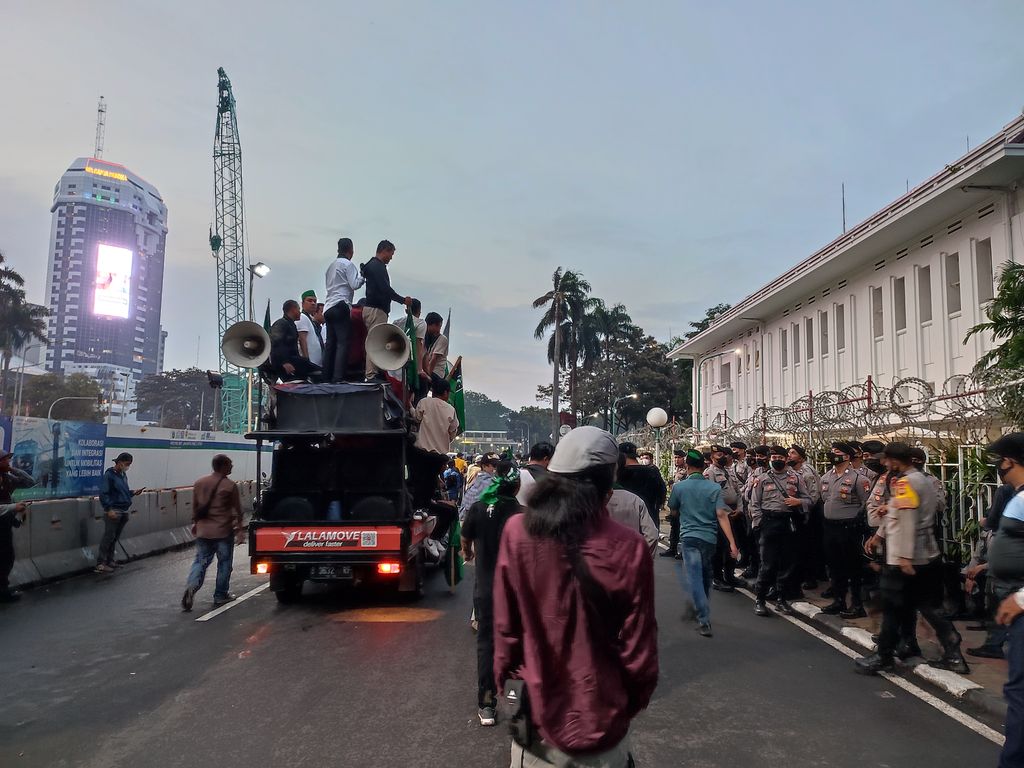 Suasana di kawasan Patung Kuda, Jakpus, usai massa demo tolak BBM naik bubar (Rizky-detikcom)