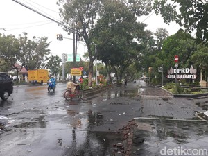 Demo BBM Naik di DPRD Solo Bubar, Jalan Adi Sucipto Kembali Lancar