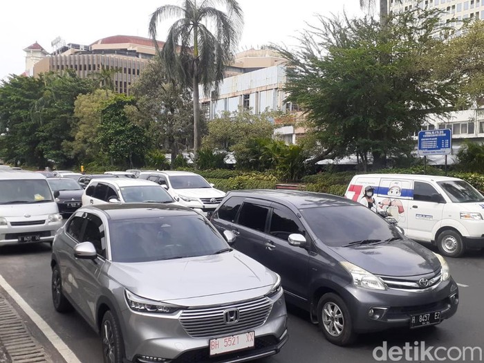 Suasana kemacetan di sekitar lokasi demo BBM naik di Semarang, Kamis (8/9/2022).