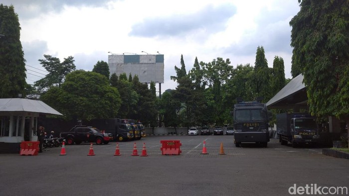 Suasana menjelang demo harga BBM di depan DPRD Jateng, Jalan Pahlawan, Semarang, Kamis (8/9/2022).