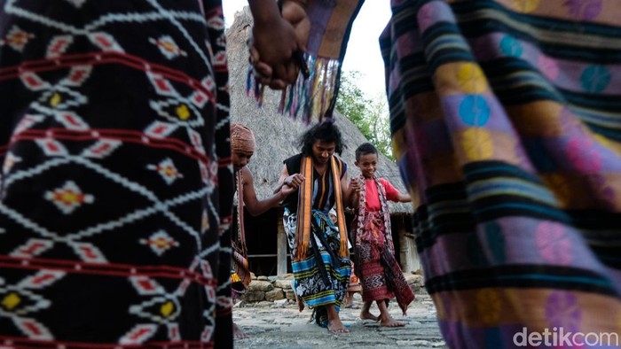 Wadah Kreativitas Anak Perbatasan RI-Timor Leste Ada di Sini Butuh semangat dan niat yang besar untuk melestarikan budaya lokal. Hal inilah yang dilakukan Sanggar Sandalwood sebagai wadah kreativitas di Timor Tengah Utara.
