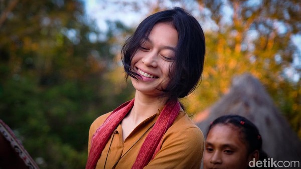 Salah satu peserta sanggar mengikuti latihan menari dengan penuh penghayatan. Dari sinilah filosofi Sandalwood adalah ingin terus berproses untuk melahirkan karya-karya yang berdampak baik bagi semua orang. Â Salah satu peserta sanggar mengikuti latihan menari dengan penuh penghayatan. Dari sinilah filosofi Sandalwood adalah ingin terus berproses untuk melahirkan karya-karya yang berdampak baik bagi semua orang. Â
