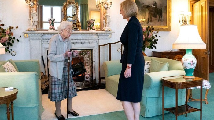 Ratu Elizabeth II Meninggal, Tubuh Kurus dan Tangan Ungu Disorot