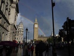 Heboh Langit Berhias Pelangi Saat Ratu Elizabeth II Mangkat