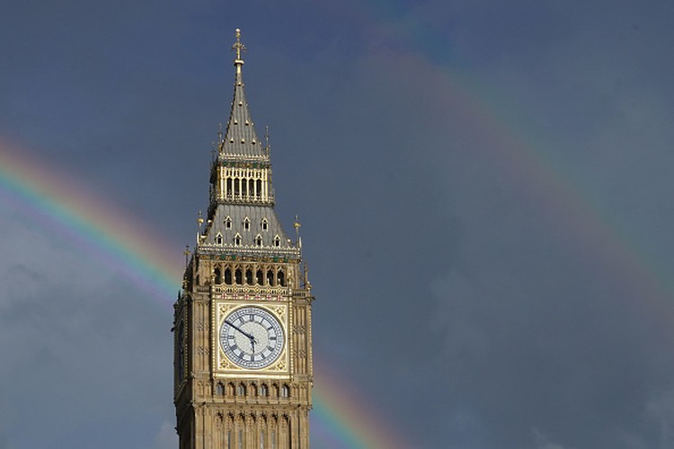 1243051413 LONDON, UNITED KINGDOM - SEPTEMBER 08: Rainbow appears over Buckingham Palace shortly before the Queenâs death announced in London, United Kingdom on September 08, 2022. Buckingham Palace has announced today that Queen Elizabeth II has died peacefully at Balmoral at the age of 96. (Photo by Zuhal Demirci/Anadolu Agency via Getty Images)
