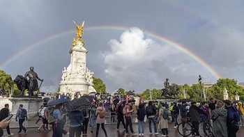 Bagian busur mengacu pada fakta bahwa pelangi adalah sekelompok dari busur warna yang hampir melingkar dan memiliki pusat yang sama. Biasanya, kita hanya melihat sebagian dari keseluruhan lingkaran, yang mengarah ke bentuk busur. Foto: Anadolu Agency via Getty Images/Anadolu Agency