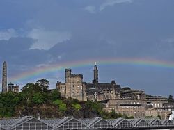 Heboh Langit Berhias Pelangi Saat Ratu Elizabeth II Mangkat