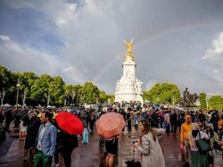 Heboh Langit Berhias Pelangi Saat Ratu Elizabeth II Mangkat