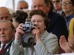 Cekrek! Mengenang Ratu Elizabeth II yang Hobi Fotografi