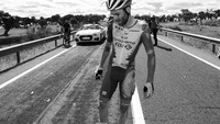 Pebalap tim Groupama - FDJ, Quentin Pacher bangkit usai terlibat kecelakaan pada etape ke-18, Vuelta a Espana 2022, Kamis (8/9/2022).(Tim de Waele/Getty Images)