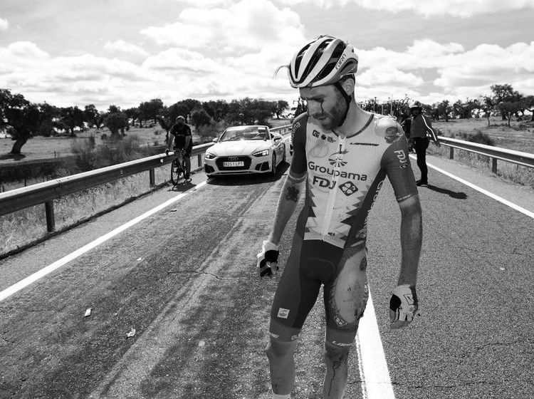 Intip Kerasnya Etape 18 Vuelta 2022, Kecelakaan Fatal-Evenepoel Podium