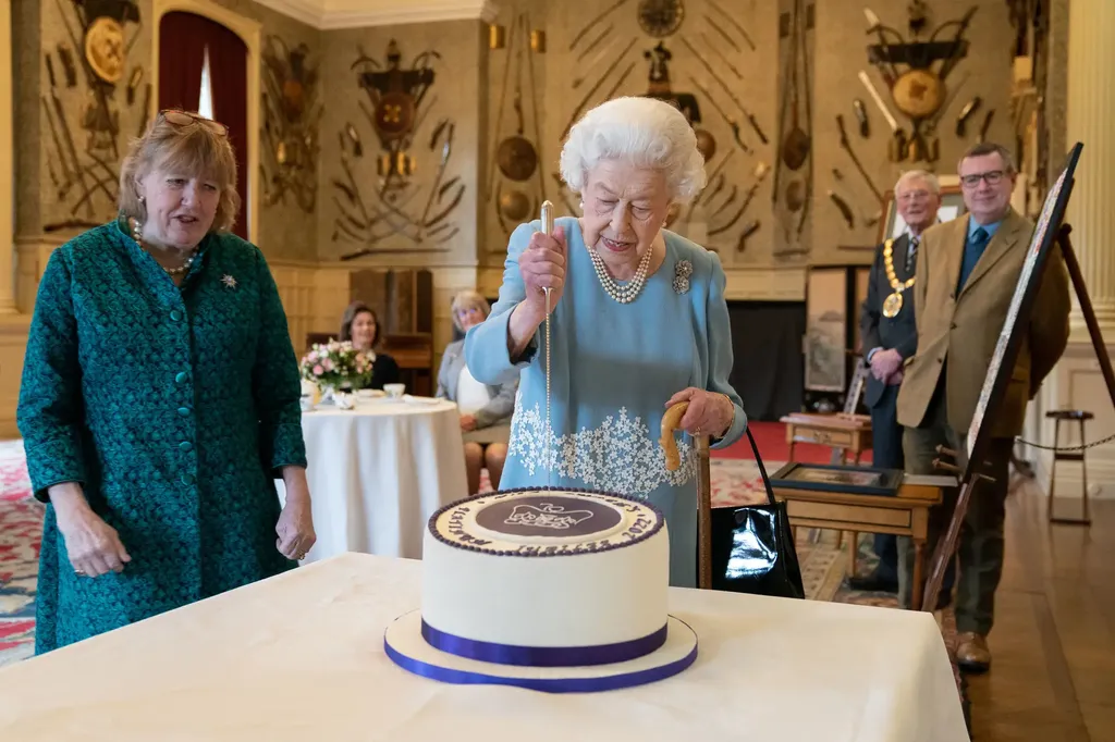 5 Kebiasaan Makan Aneh Ratu Elizabeth II Semasa Hidupnya