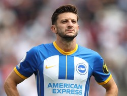 Adam Lallana baru saja ditunjuk sebagai pelatih-pemain sementara Brighton & Hove Albion setelah Graham Potter pindah ke Chelsea. Namun ia bukan pelatih utama, melainkan membantu tugas Andrew Crofts yang dipromosikan dari tim U-21. Foto: Getty Images/Alex Pantling