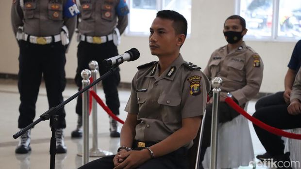 Aipda Rudi Suryanto menjalani sidang kode etik di Polres Lampung Tengah.