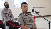 Aipda Rudy dan Irjen Ferdy Sambo yang sama-sama terjerat kasus polisi tembak polisi sama-sama dijatuhi sanksi PTDH (pemberhentian tidak dengan hormat). Bedanya Ferdy Sambo mengajukan banding, sedangkan Aipda Rudy menerima keputusan itu. (Dok. Polres Lampung Tengah)