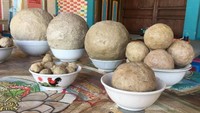 Bakso Klenger Ratusari di Yogyakarta terkenal menyajikan bakso berukuran besar yang beratnya mencapai puluhan kilogram. Warung bakso ini adalah pelopor bakso jumbo di Indonesia. Foto: detikcom