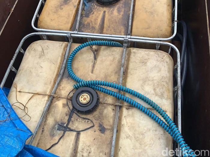 Barang bukti Bio Solar yang disita polisi.