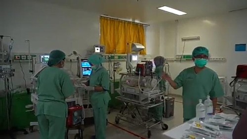 Penanganan bayi kembar 4 di RSUD Provinsi NTB.