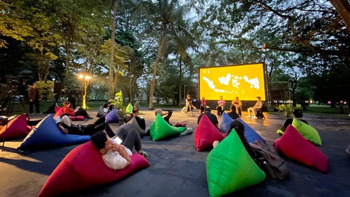 Begini Potret Keseruan Festival Indonesia Bertutur 2022 Festival Indonesia Bertutur 2022 yang digelar di kawasan percandian Borobudur ramai dihadiri penonton dari dalam dan luar kota Magelang. Beginilah potret keseruannya.