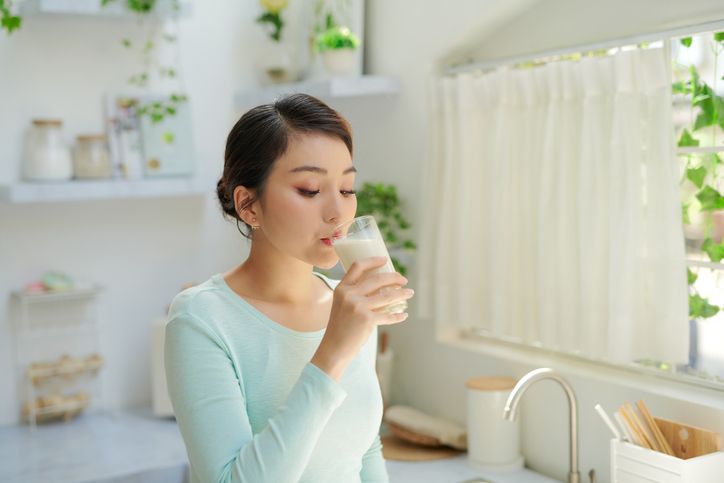 Benarkah Minum Susu Picu Jerawat? Ini Kata Dokter Kulit