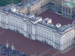 Ratu Elizabeth Meninggal, Bendera Setengah Tiang Berkibar di Buckingham