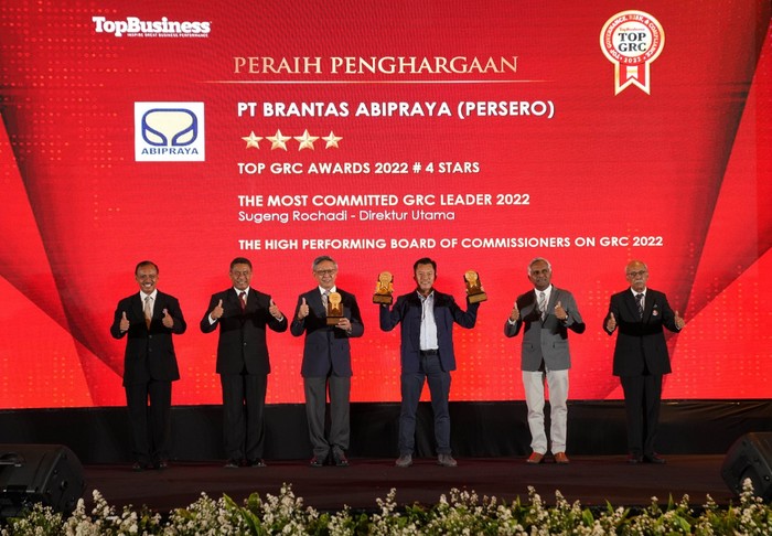 Brantas Abipraya Raih Penghargaan Top GRC Award 2022