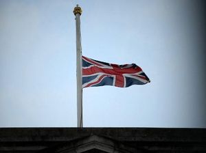 Ratu Elizabeth Meninggal, Bendera Setengah Tiang Dikibarkan di Buckingham