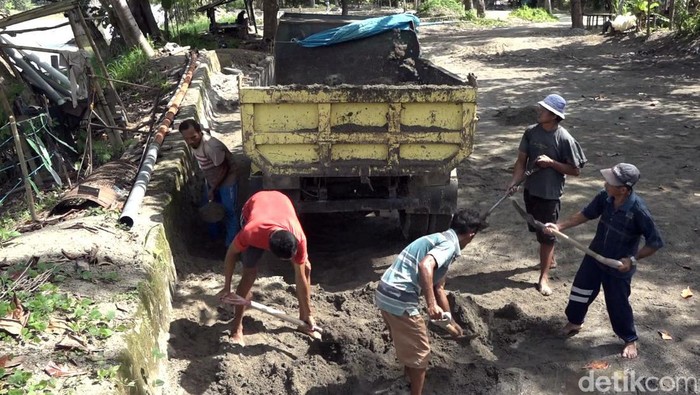 Buruh Tambang Pasir