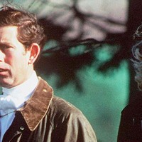 Kembali ke tahun ’70-an, Camilla dan Pangeran Charles adalah sepasang kekasih. Hubungan cinta keduanya kandas di dua tahun setelahnya setelah Charles ditugaskan dalam tim Angkatan Laut Kerajaan Inggris. Putusnya hubungan dua sejoli itu juga disebut-sebut karena Ratu Elizabeth II tidak menyetujui hubungan mereka.Foto: Getty Images