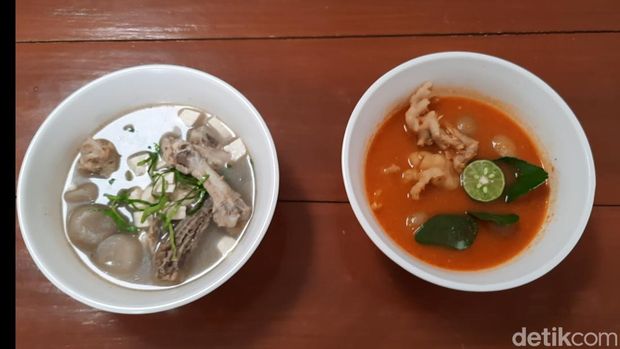Cilok kuah goang dan kuah seblak di Tasikmalaya.