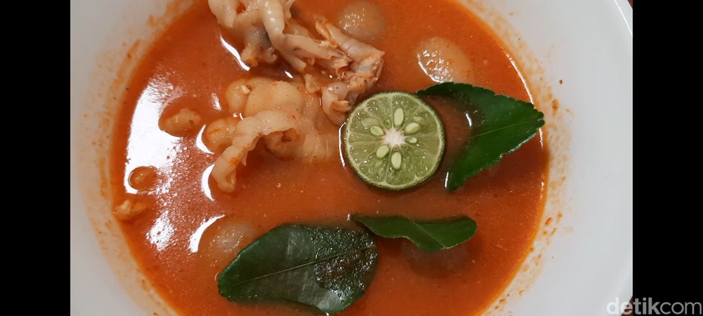 Cilok kuah goang dan kuah seblak di Tasikmalaya.